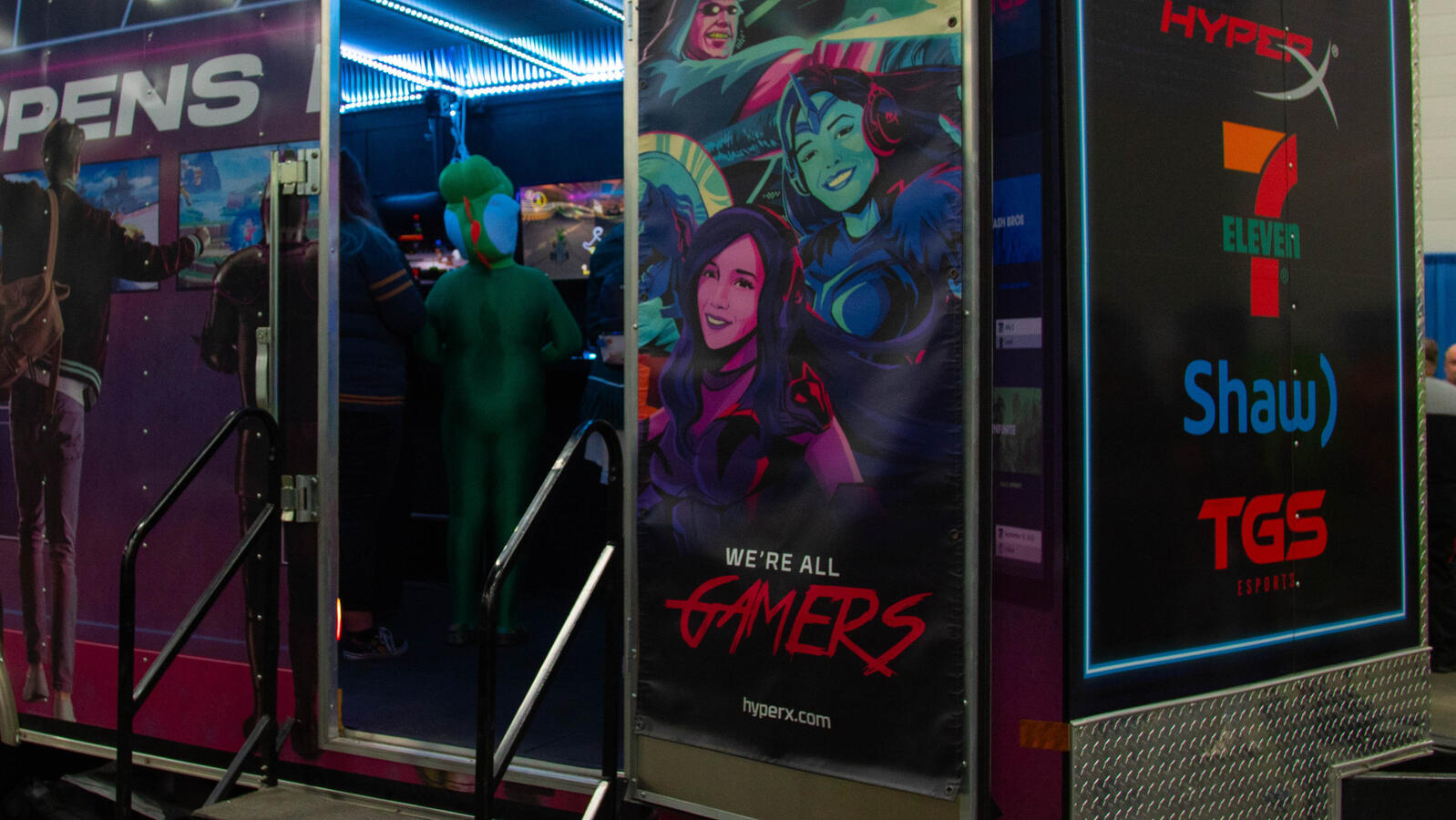 Battle Box - X-Ray Panel Open + HyperX Promo